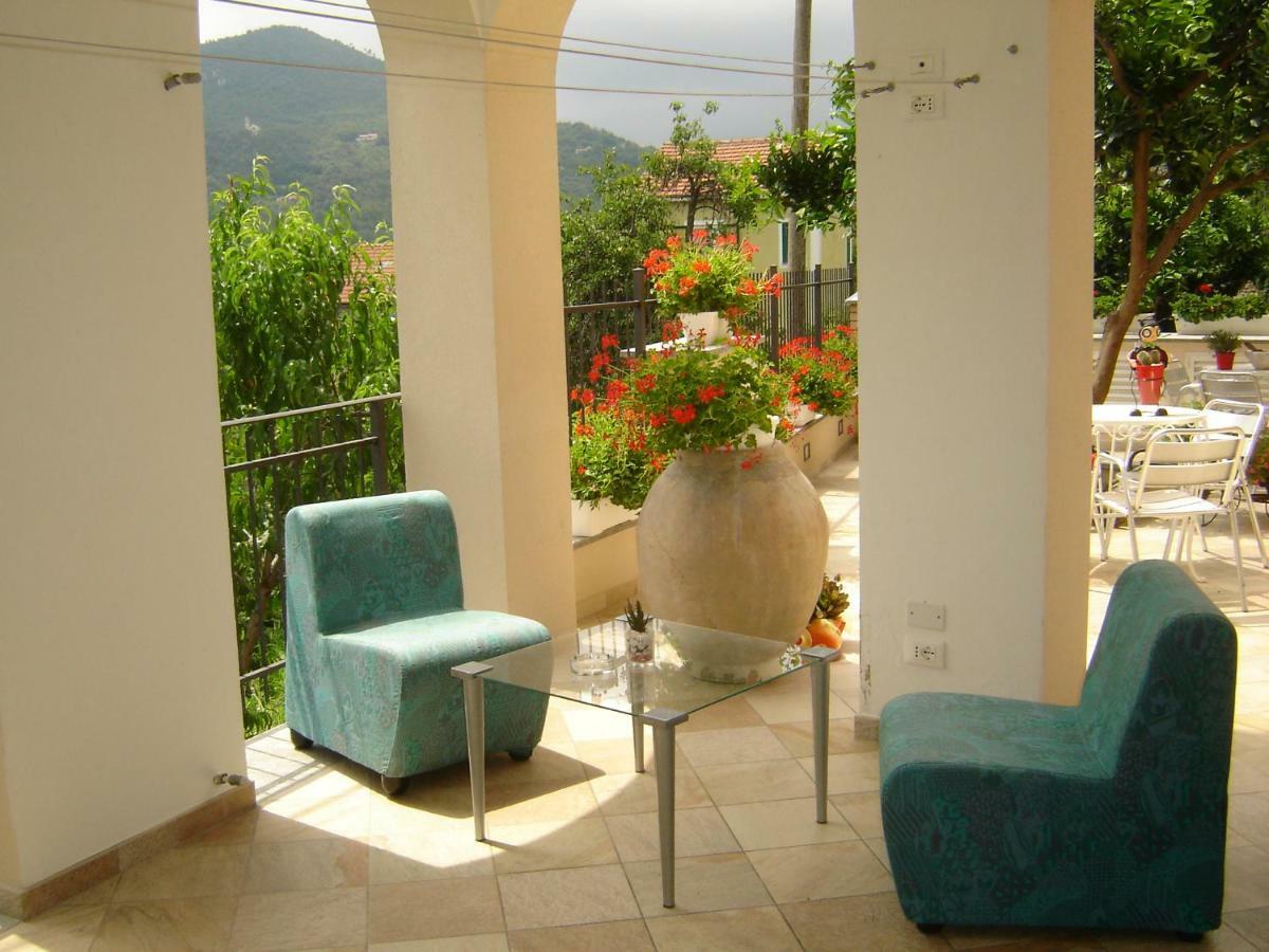 La Dolce Vita B&B นอลี ภายนอก รูปภาพ