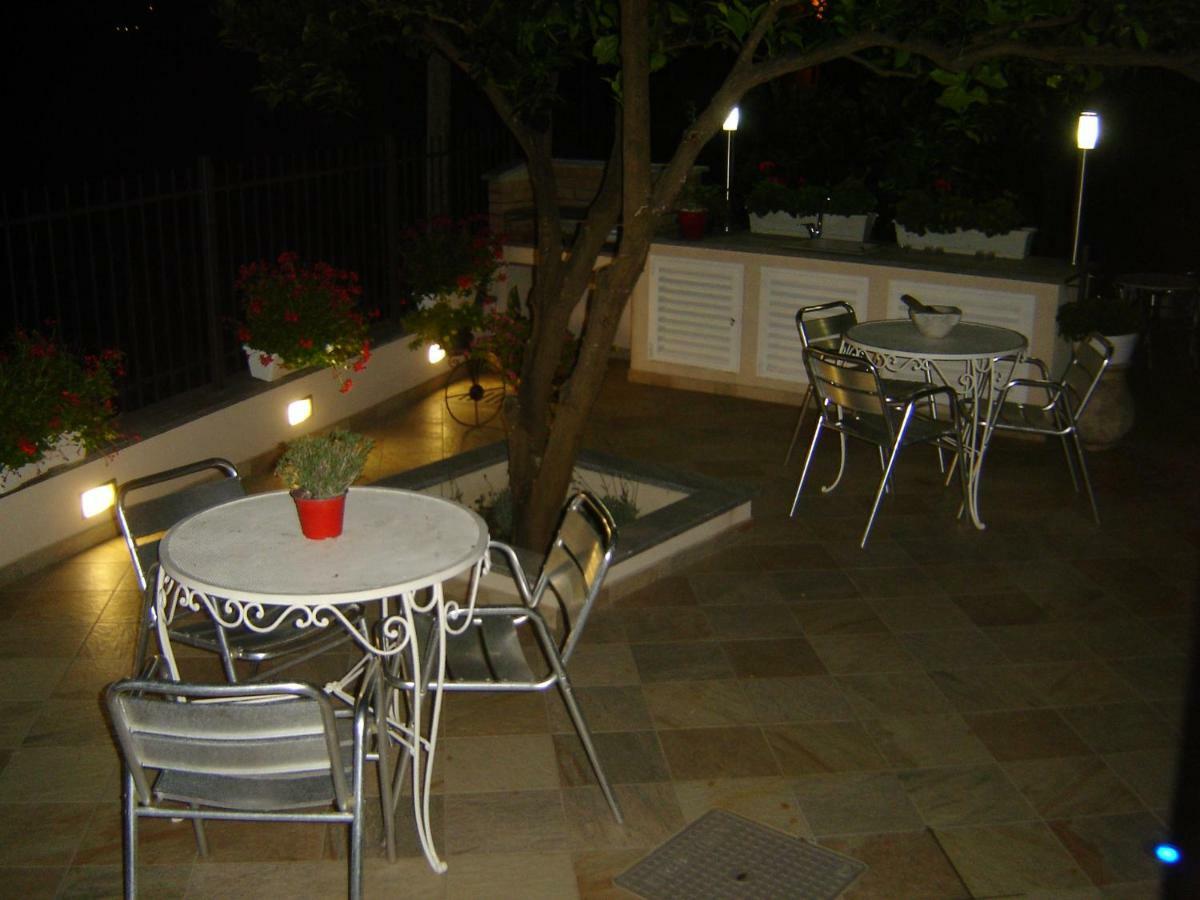 La Dolce Vita B&B นอลี ภายนอก รูปภาพ